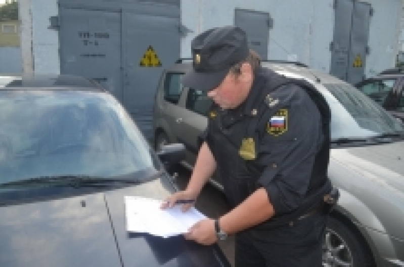 Судебный пристав наложил арест на автомобиль. ФССП изъятие автомобиля. Машина в аресте чем грозит.